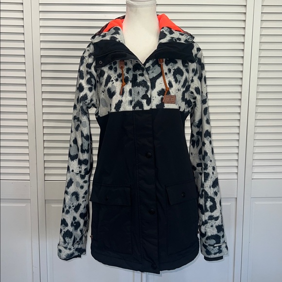 DC Cruiser Snow Leopard Women's Ski Snowboard
Jacket 🏂❄️🎿❄️⛷️ - Picture 8 of 16